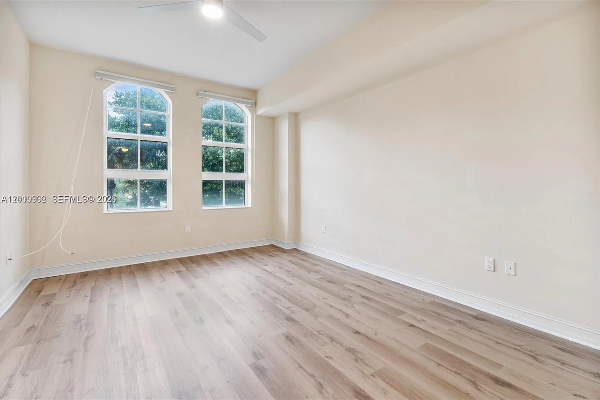 3001 NE 185th St #219, Aventura: photo 1 of 30