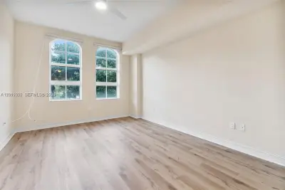 3001 NE 185th St #219, Aventura: photo 1 of 30