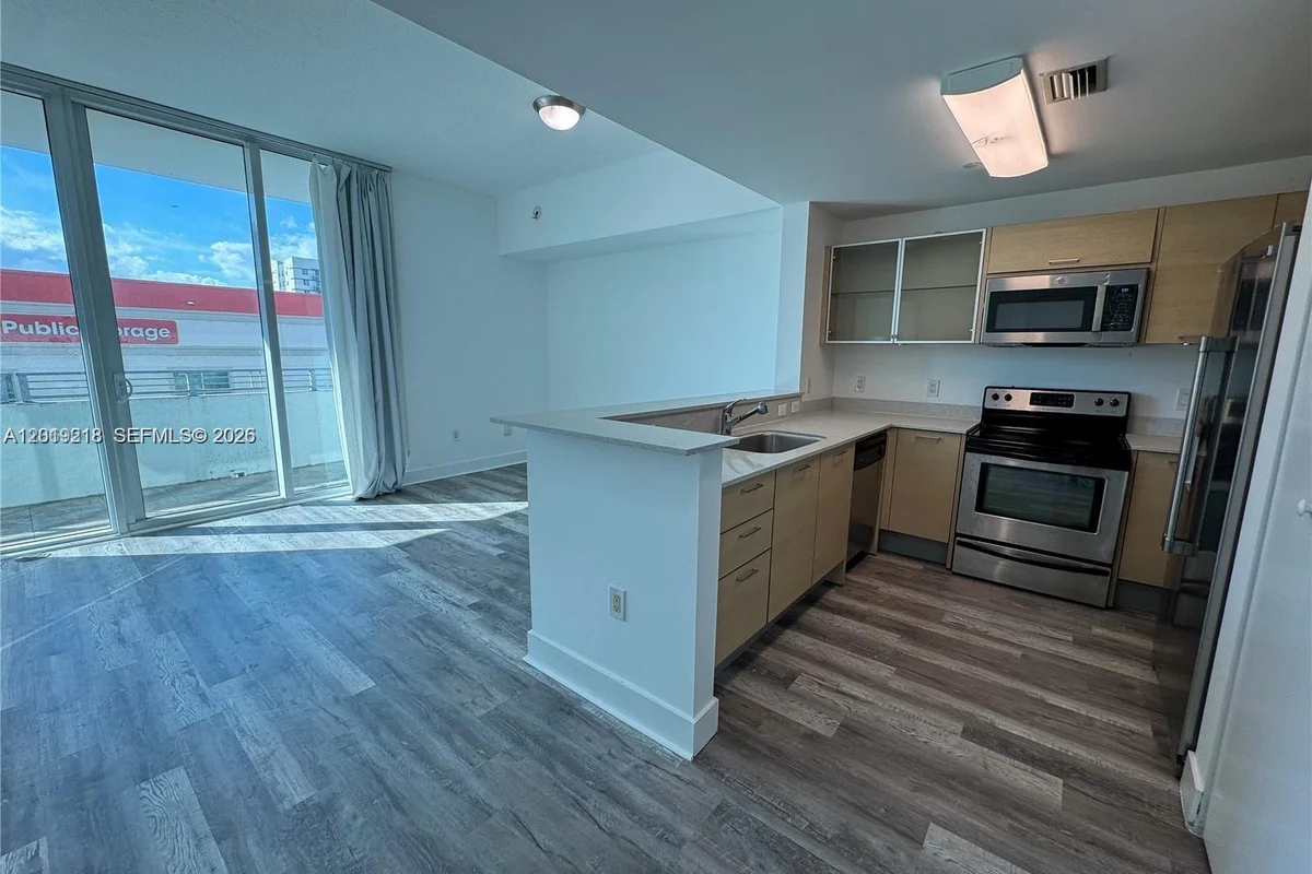 350 NE 24th St #514, Miami: photo 1 of 33