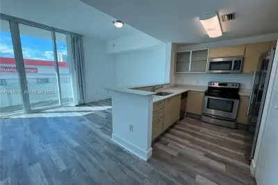 350 NE 24th St #514, Miami: photo 1 of 33