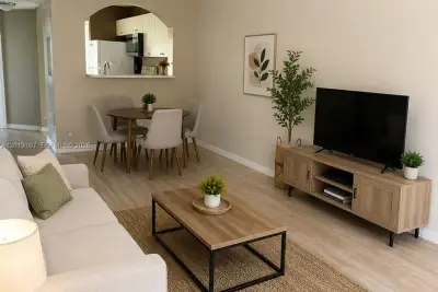 1271 SE 28th Ct #105, Homestead: photo 1 of 11