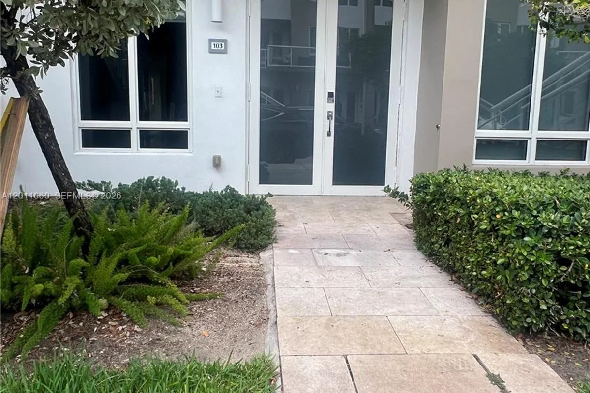 10245 NW 63rd Ter #103, Doral: photo 1 of 10