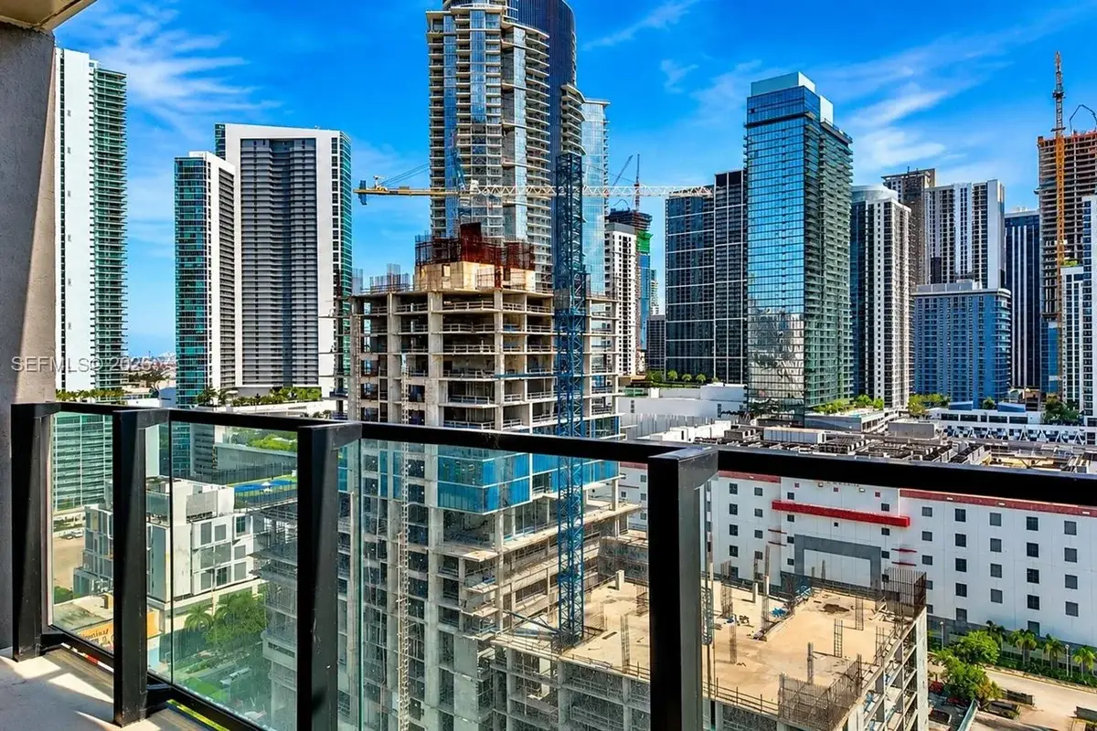 20 NE 11th St #4406, Miami: photo 1 of 16
