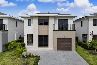 227 NW 13th Pl, Florida City: photo 1 of 34