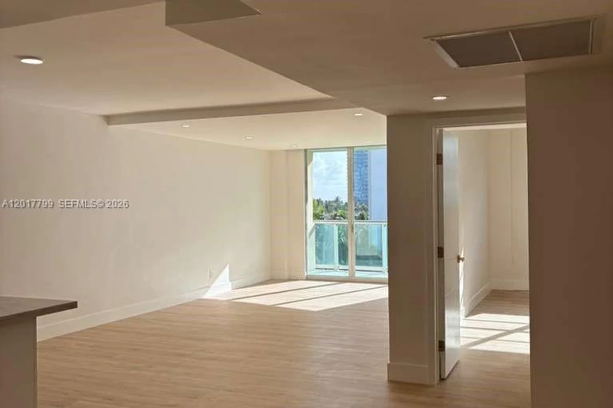 19390 Collins Ave #520, Sunny Isles Beach: photo 1 of 11
