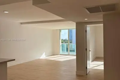 19390 Collins Ave #520, Sunny Isles Beach: photo 1 of 11