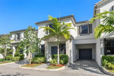 1541 SW 28th St, Fort Lauderdale: photo 1 of 27