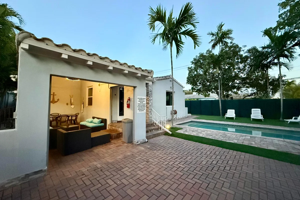700 NE 17th Way, Fort Lauderdale: photo 1 of 20