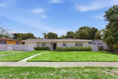 14731 NE 8th Ct, Miami: photo 1 of 28