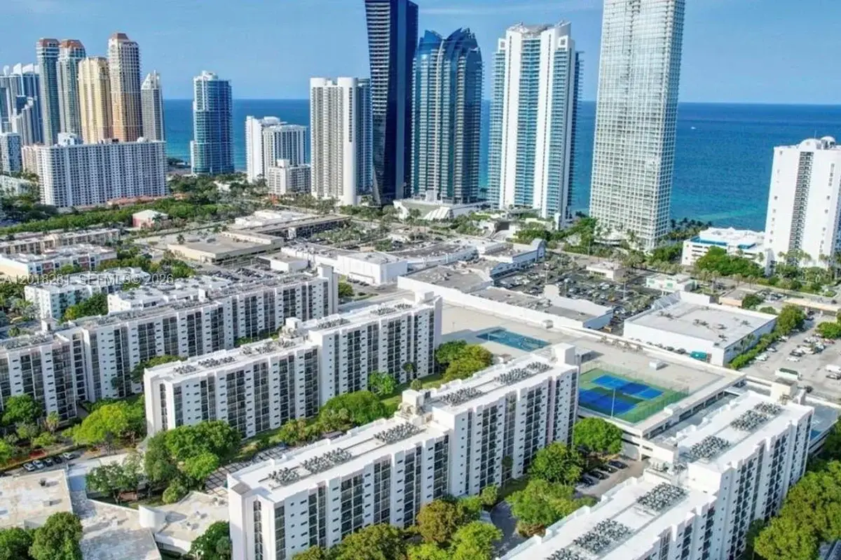 16909 N Bay Rd #601, Sunny Isles Beach: photo 1 of 9