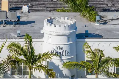 1508 Meridian Ave, Miami Beach: photo 1 of 12
