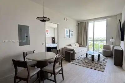 1611 SW 2nd Ave #911, Miami: photo 1 of 10