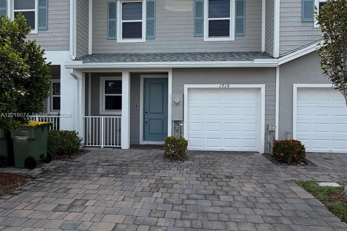 1710 SE 9th Ave, Homestead: photo 1 of 28