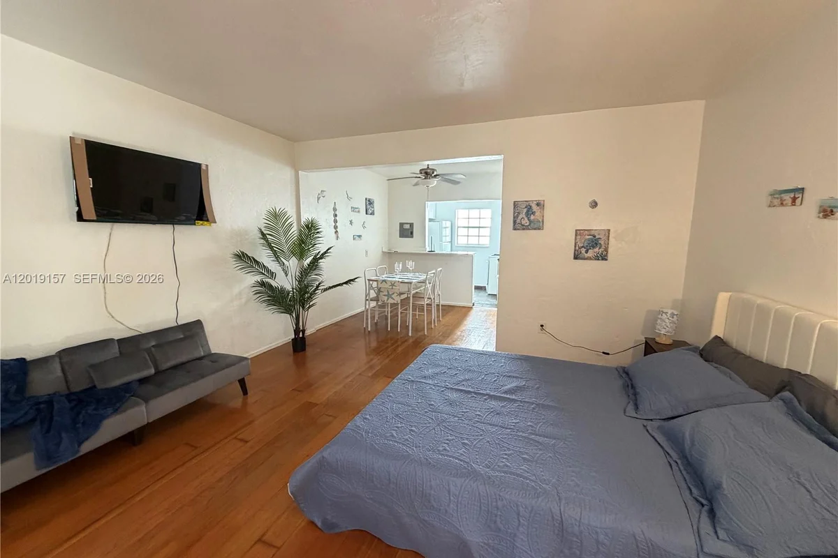 Apartment in Miami Beach: photo 1 of 4