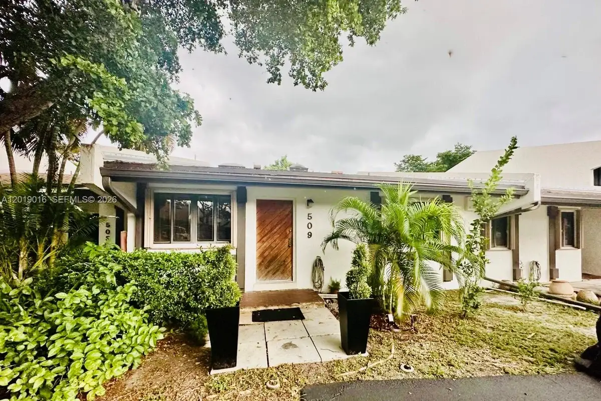 509 NE 199th Ln #3A, Miami: photo 1 of 10