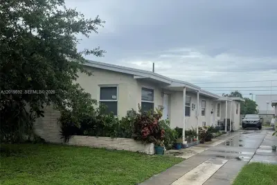 1711 Thomas St, Hollywood: photo 1 of 16