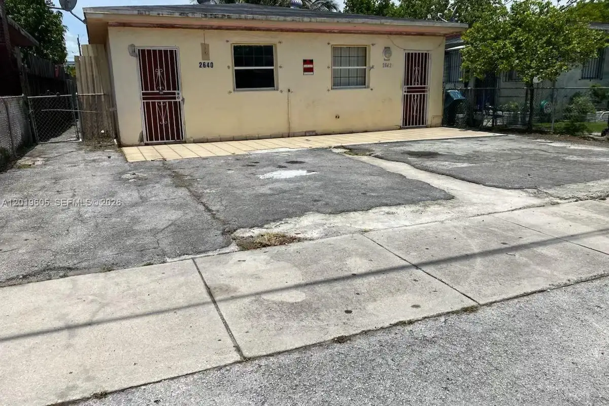 2640 NW 23rd Ct, Miami: photo 1 of 5