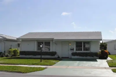806 Ocean Dr, Boynton Beach: photo 1 of 10