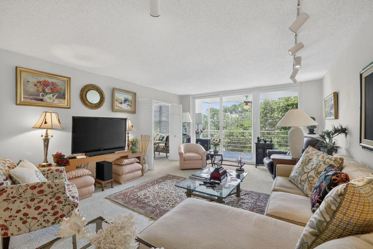 3900 Oaks Clubhouse Dr #410, Pompano Beach: photo 1 of 43