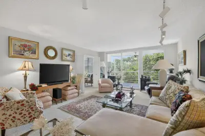3900 Oaks Clubhouse Dr #410, Pompano Beach: photo 1 of 43