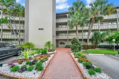3005 Portofino Isle #N2, Coconut Creek: photo 1 of 24