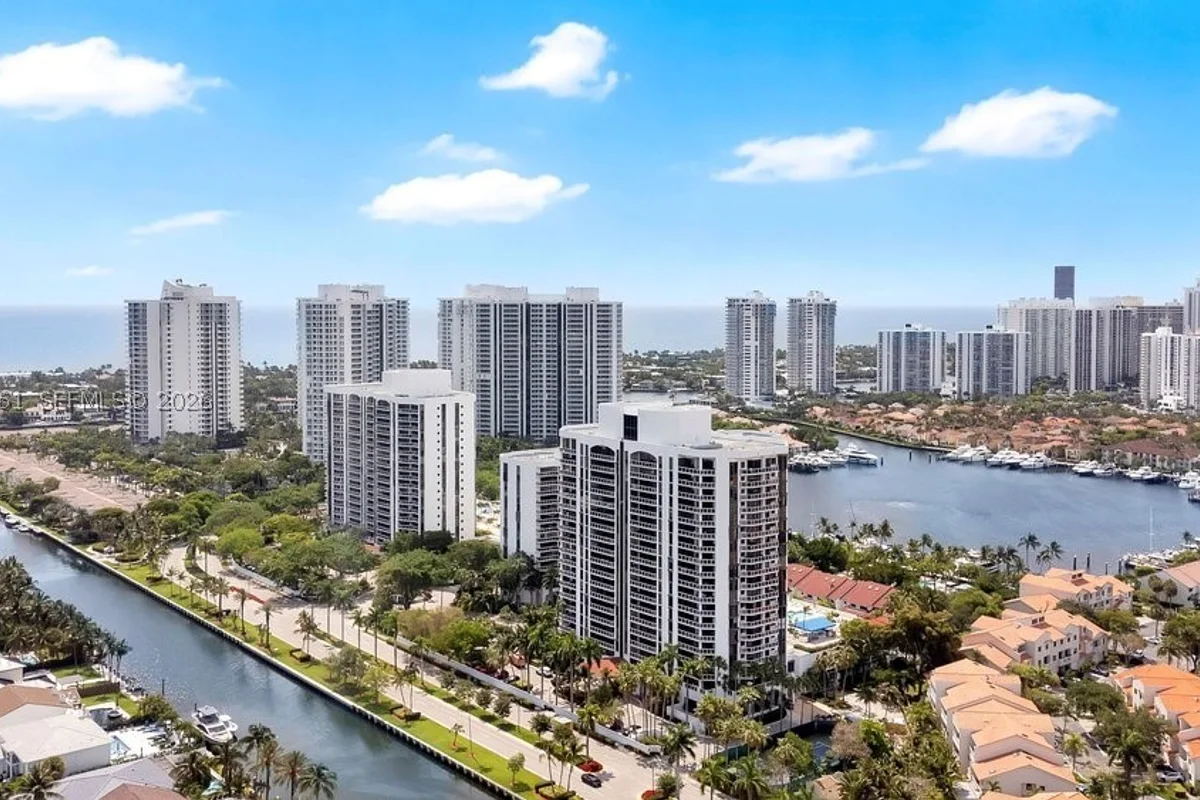 3600 Yacht Club Dr #1801, Aventura: photo 1 of 41
