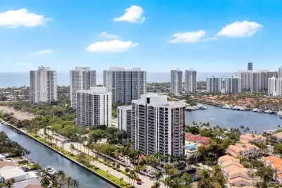 3600 Yacht Club Dr #1801, Aventura: photo 1 of 41