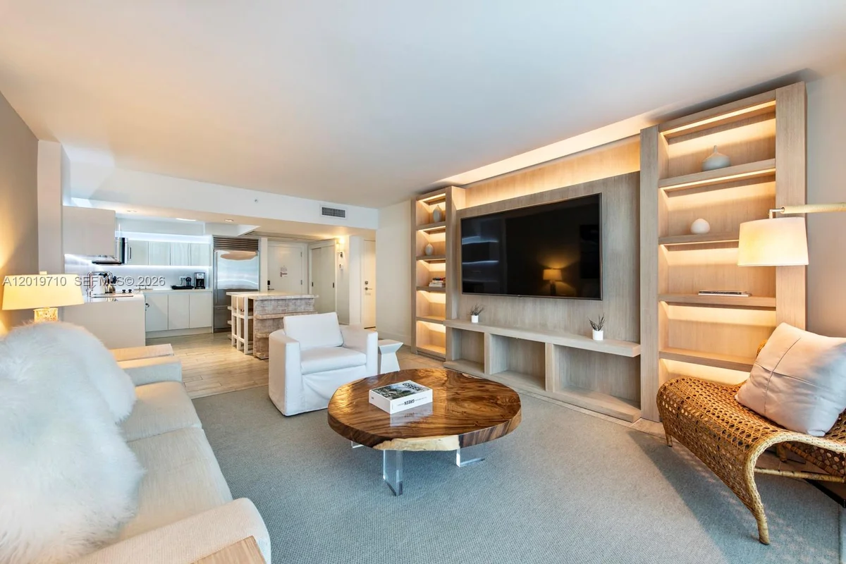 102 24th St #1012, Miami Beach: photo 1 of 17