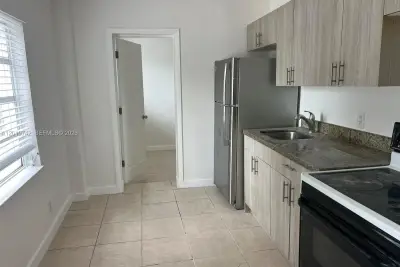 4245 NW 24th Ave #1, Miami: photo 1 of 17