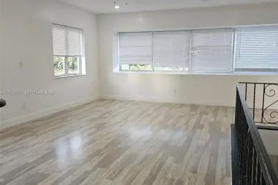 3114 E Sunrise Blvd, Fort Lauderdale: photo 1 of 4