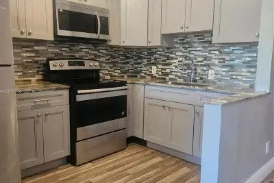 3116 E Sunrise Blvd, Fort Lauderdale: photo 1 of 17
