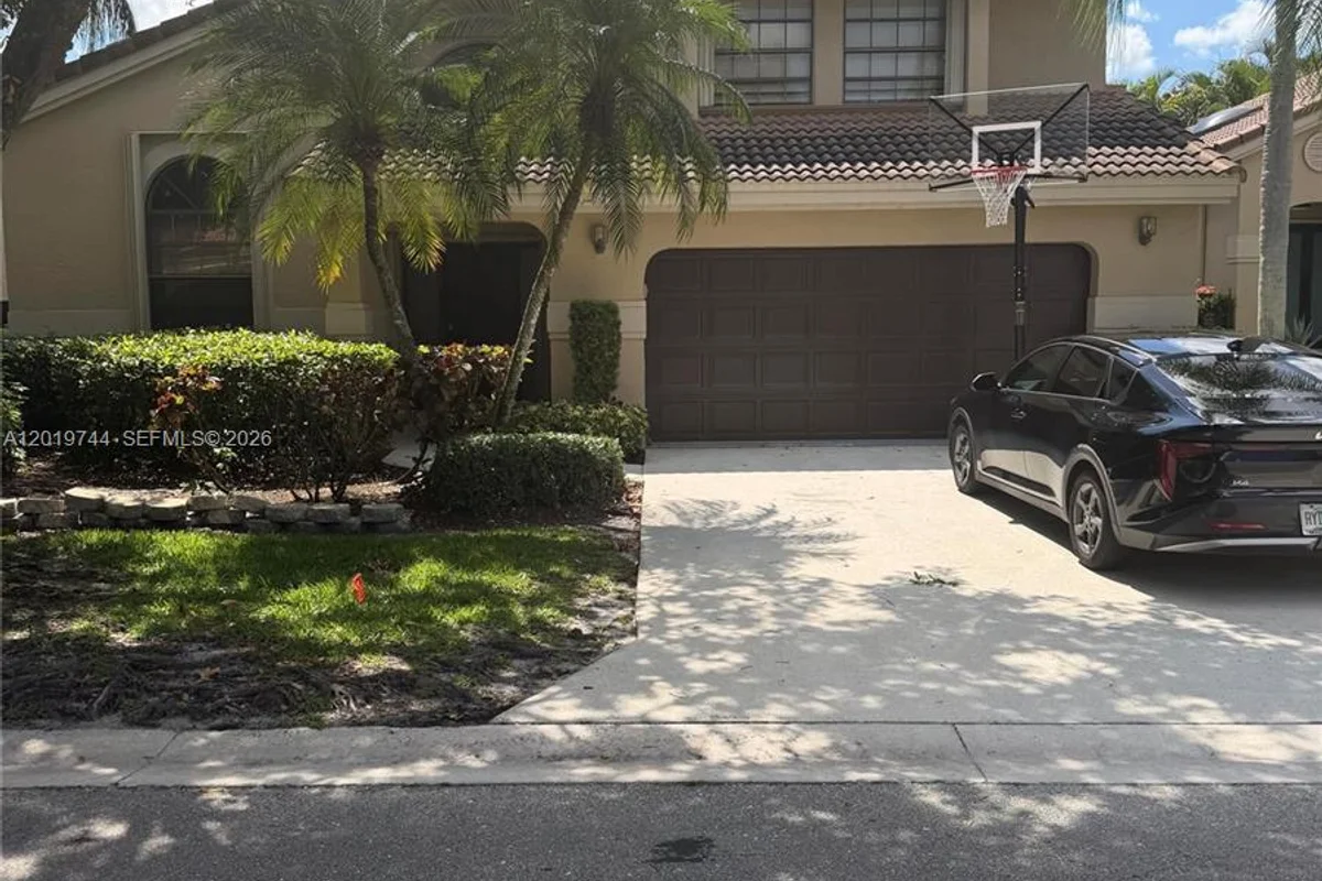 1481 NW 104th Ave, Plantation: photo 1 of 9