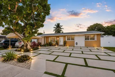 15725 SW 102nd Pl, Miami: photo 1 of 23