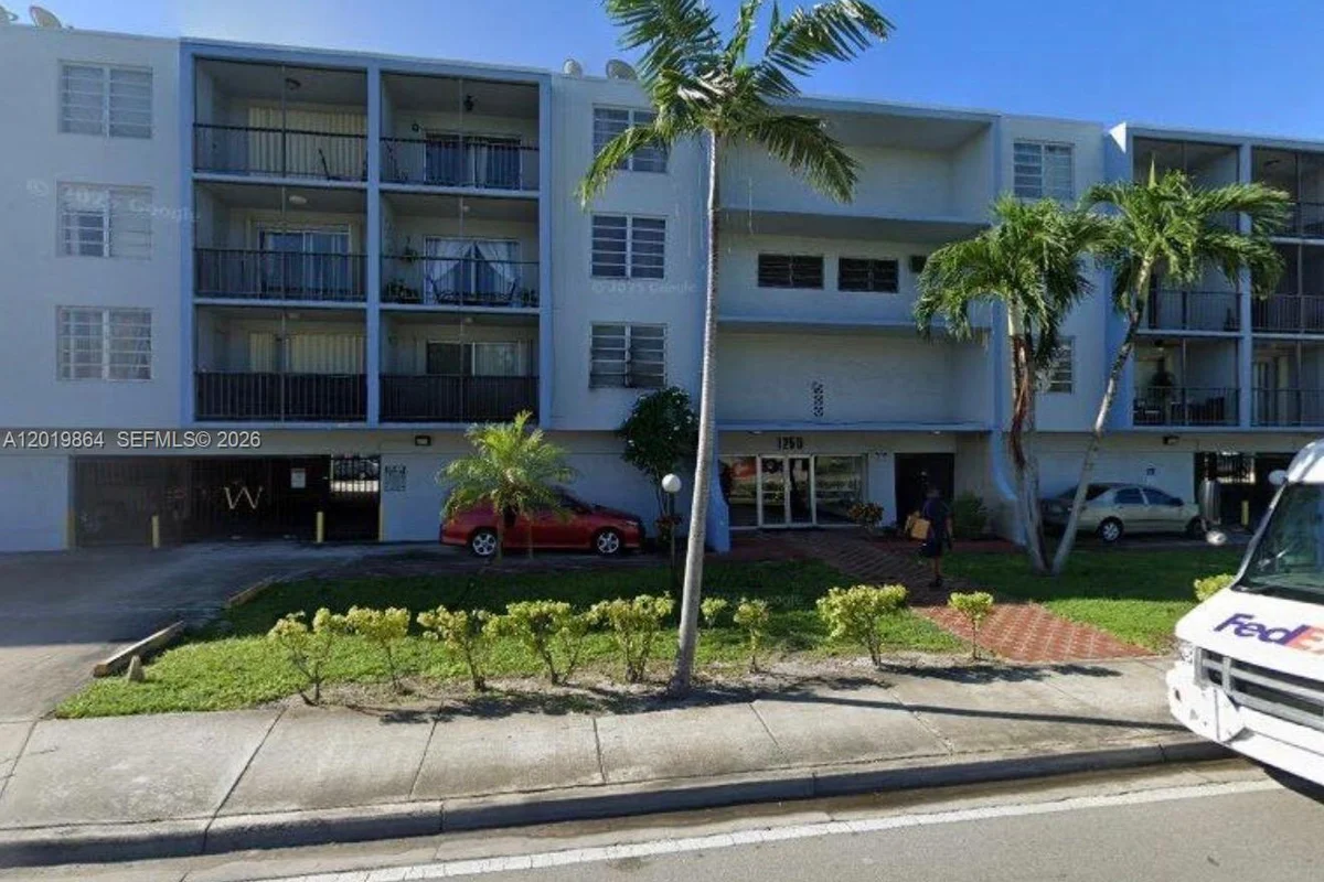 1250 NE 125th St #317A, North Miami: photo 1 of 10