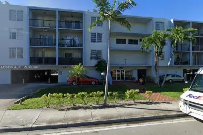 1250 NE 125th St #317A, North Miami: photo 1 of 10