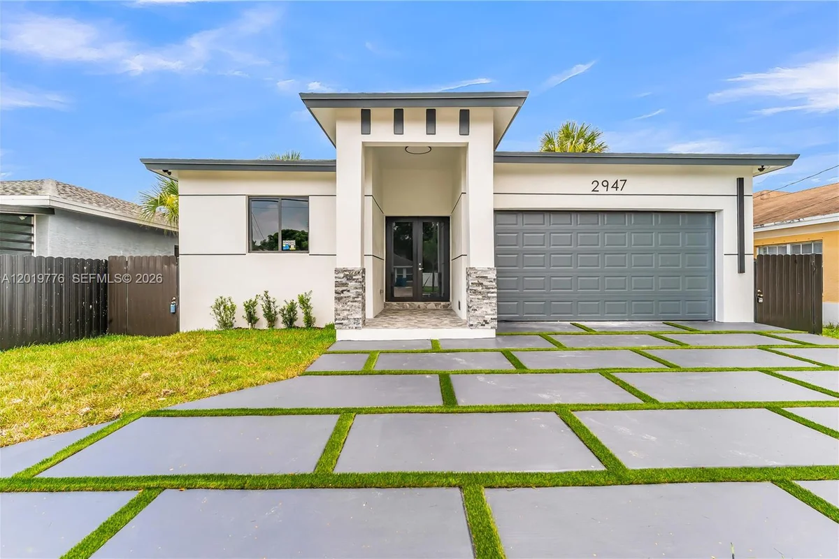 2947 NW 9th St, Fort Lauderdale: photo 1 of 46