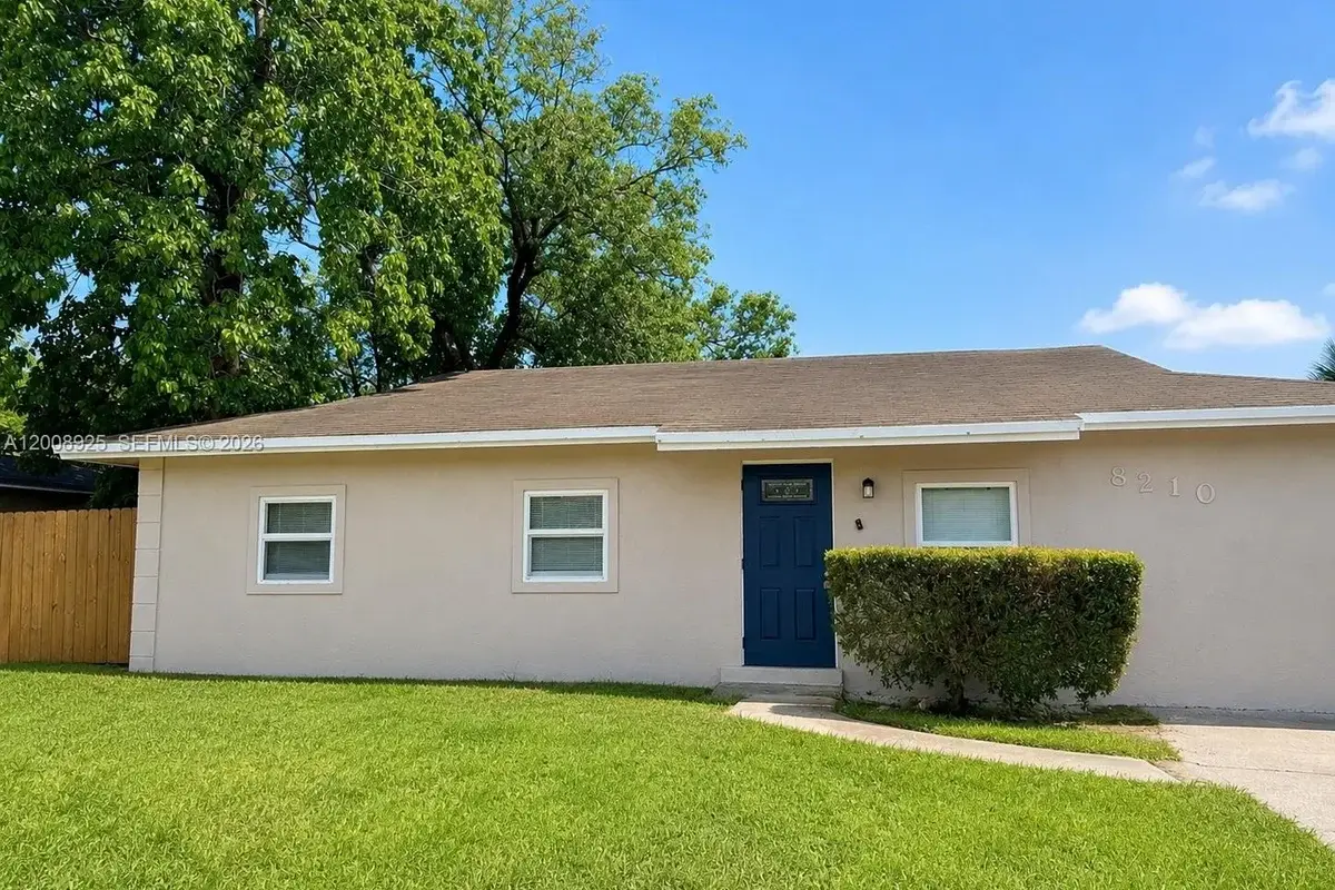 8210 SW 7th St, North Lauderdale: photo 1 of 12