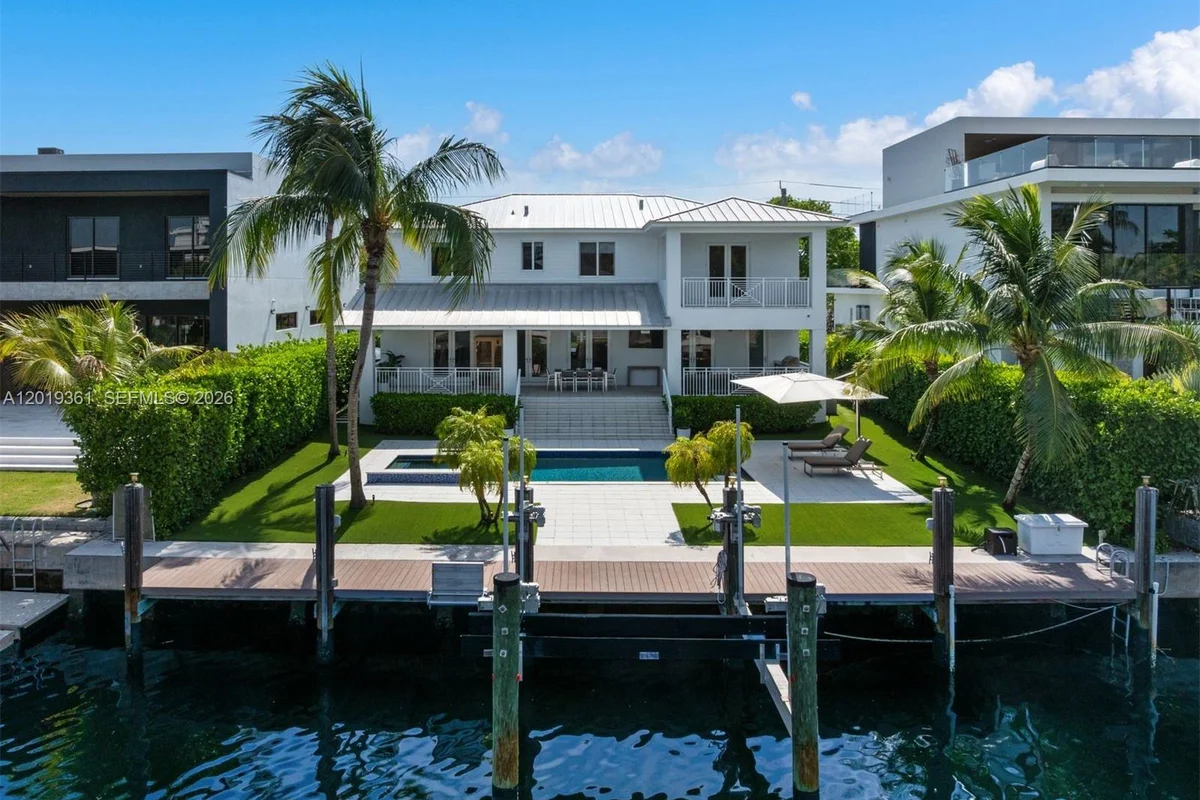 13040 N Bayshore Dr, North Miami: photo 1 of 53