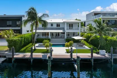 13040 N Bayshore Dr, North Miami: photo 1 of 53
