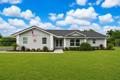 1501 NW 20th St, Homestead: photo 1 of 68