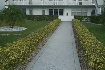 390 Windsor Q, West Palm Beach: photo 1 of 18