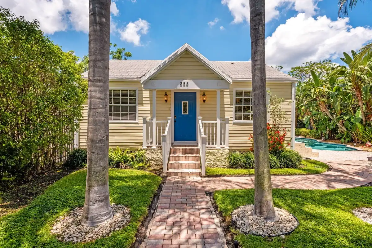 255 NE 12th St, Delray Beach: photo 1 of 65