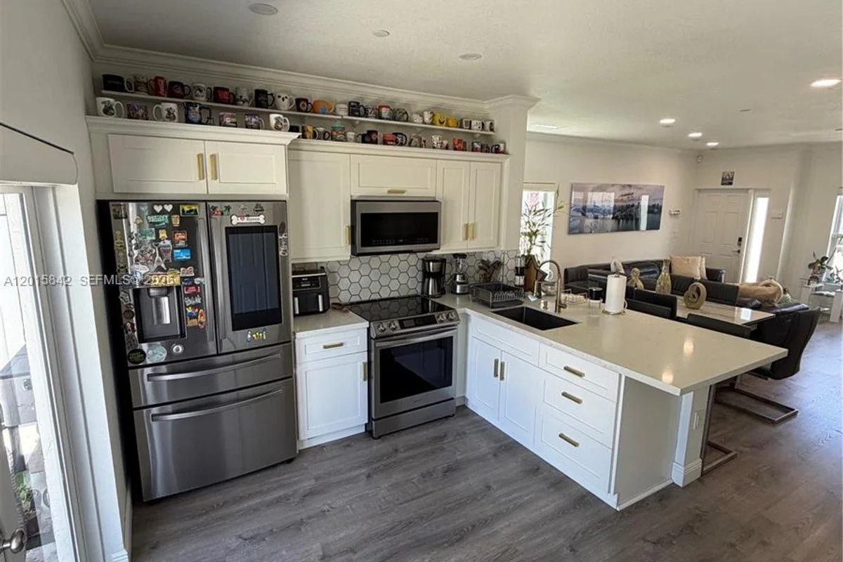 2824 SW 145th Ct, Miami: photo 1 of 43