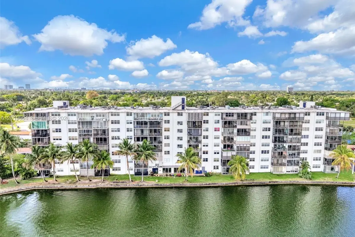 1075 NE Miami Gardens Dr #408, Miami: photo 1 of 41
