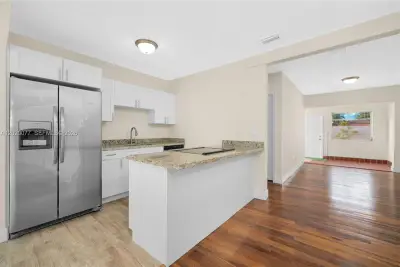 3271 NW 18th Ter, Miami: photo 1 of 33
