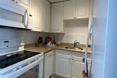 5050 NW 7th St #312, Miami: photo 1 of 13