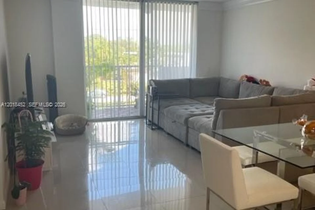 2020 NE 135th St #303, North Miami: photo 1 of 14