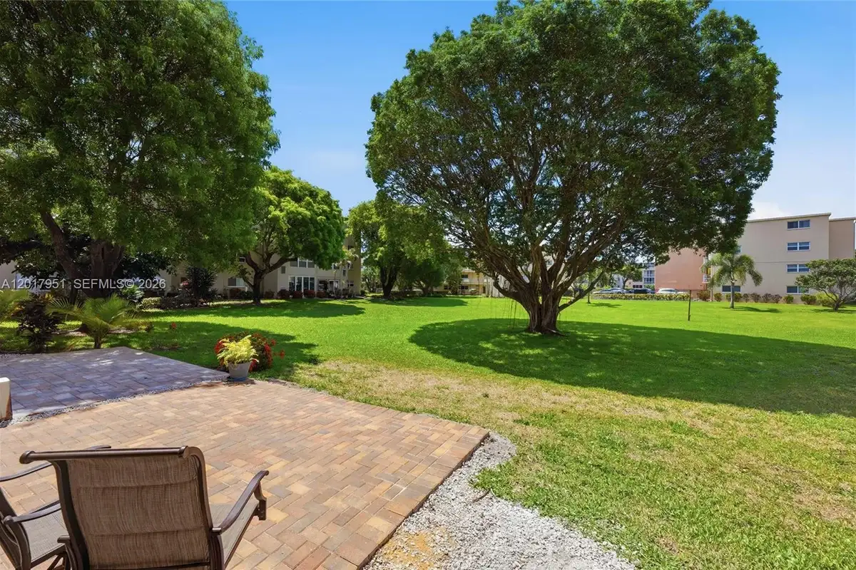 330 NE 26th Ave #1120, Boynton Beach: photo 1 of 37