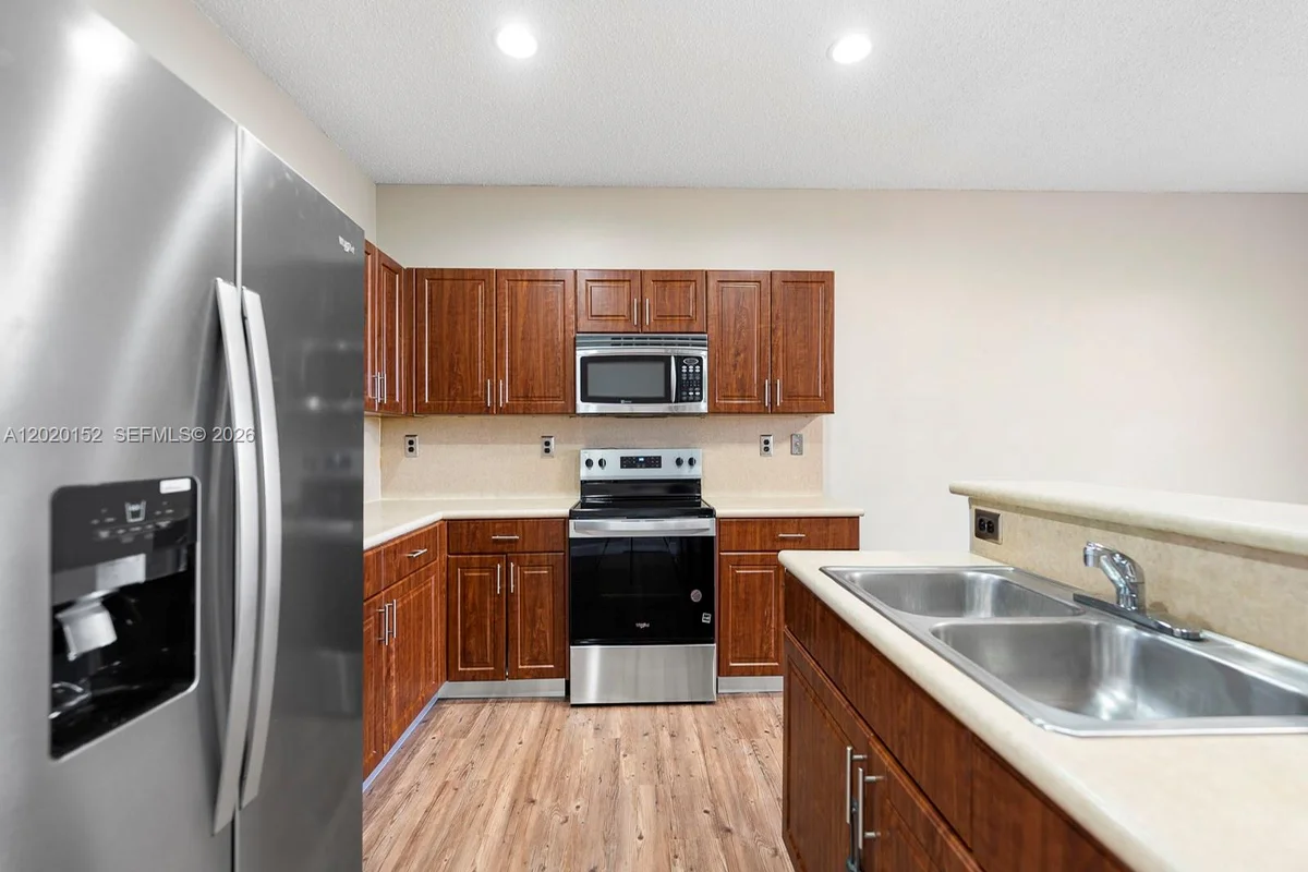 1049 NE 42nd Pl, Homestead: photo 1 of 24