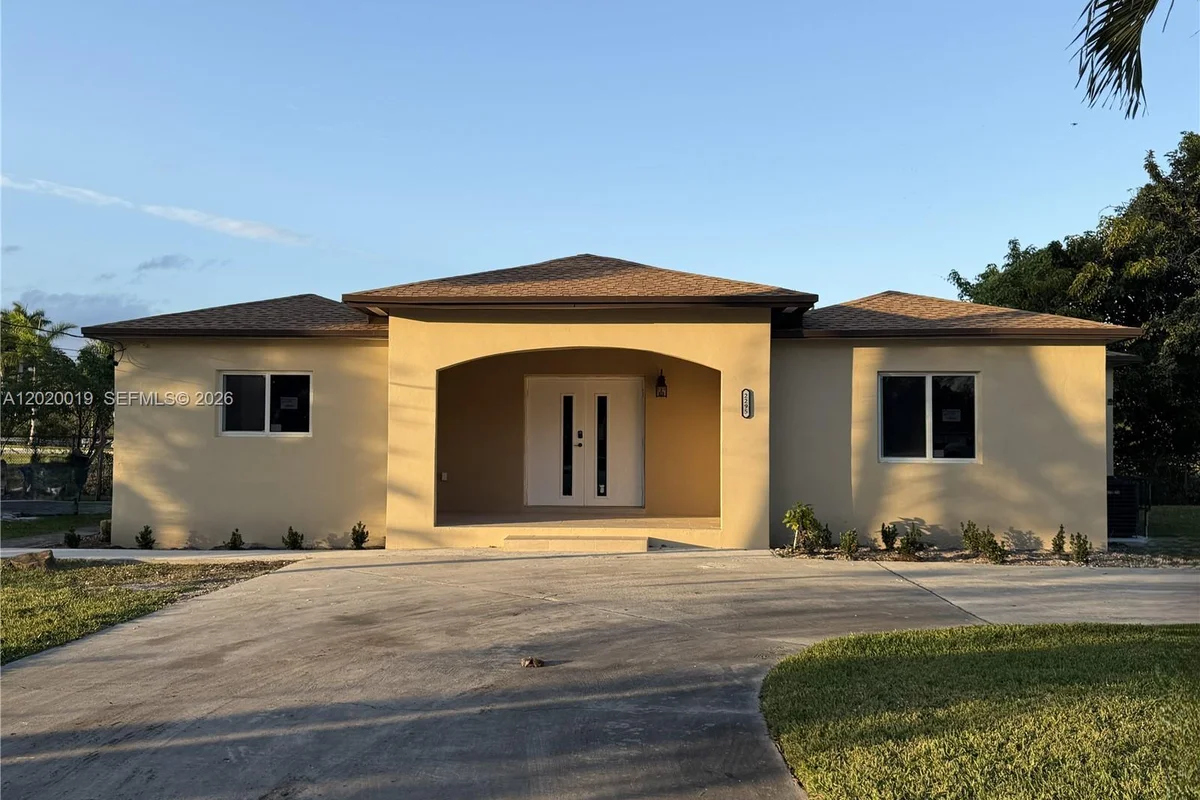2295 NW 115th St, Miami: photo 1 of 20